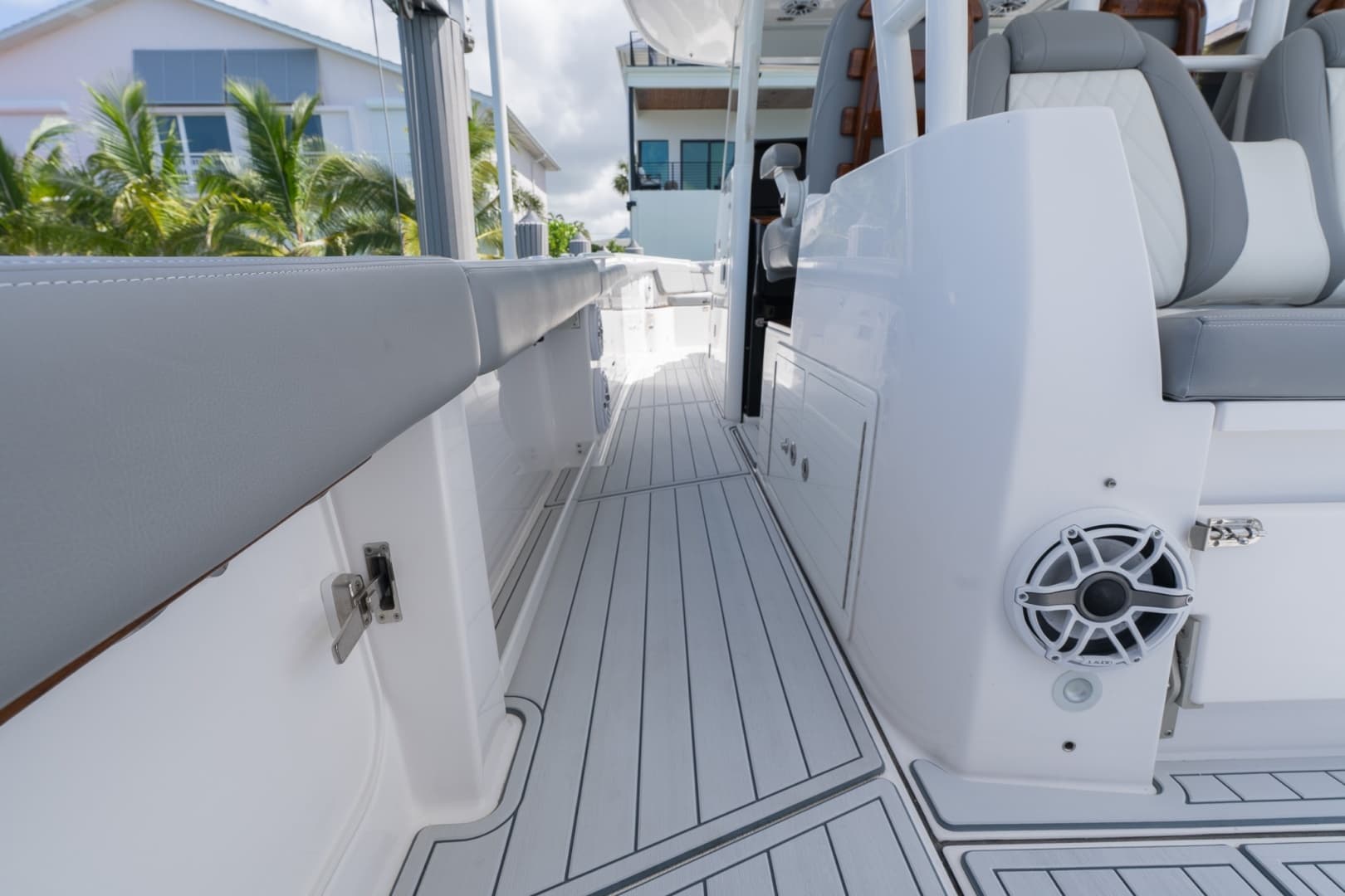 2023 Everglades 395 Center Console