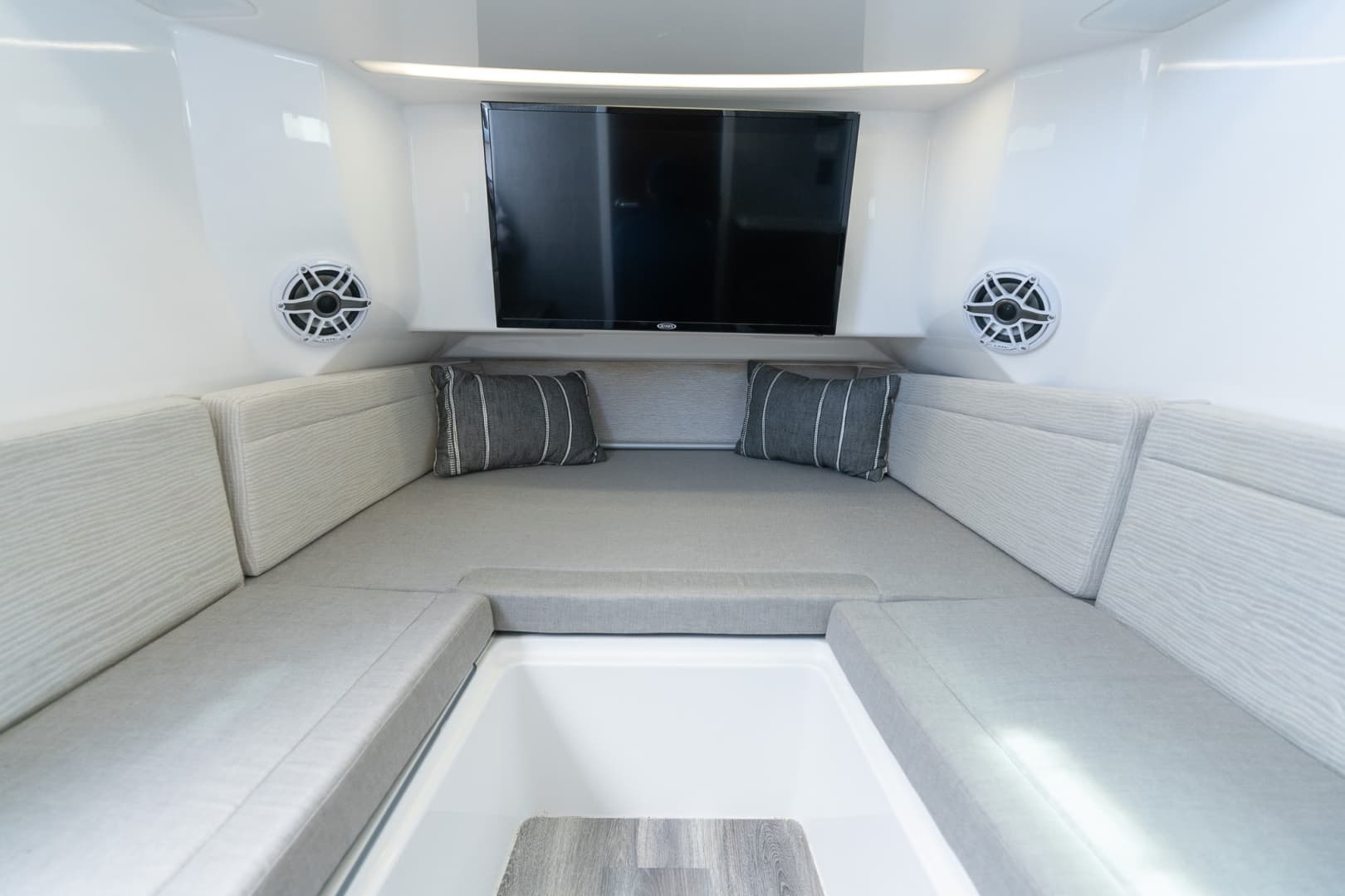 2023 Everglades 395 Center Console