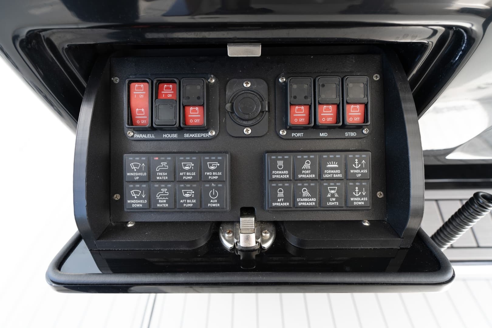 2023 Everglades 395 Center Console