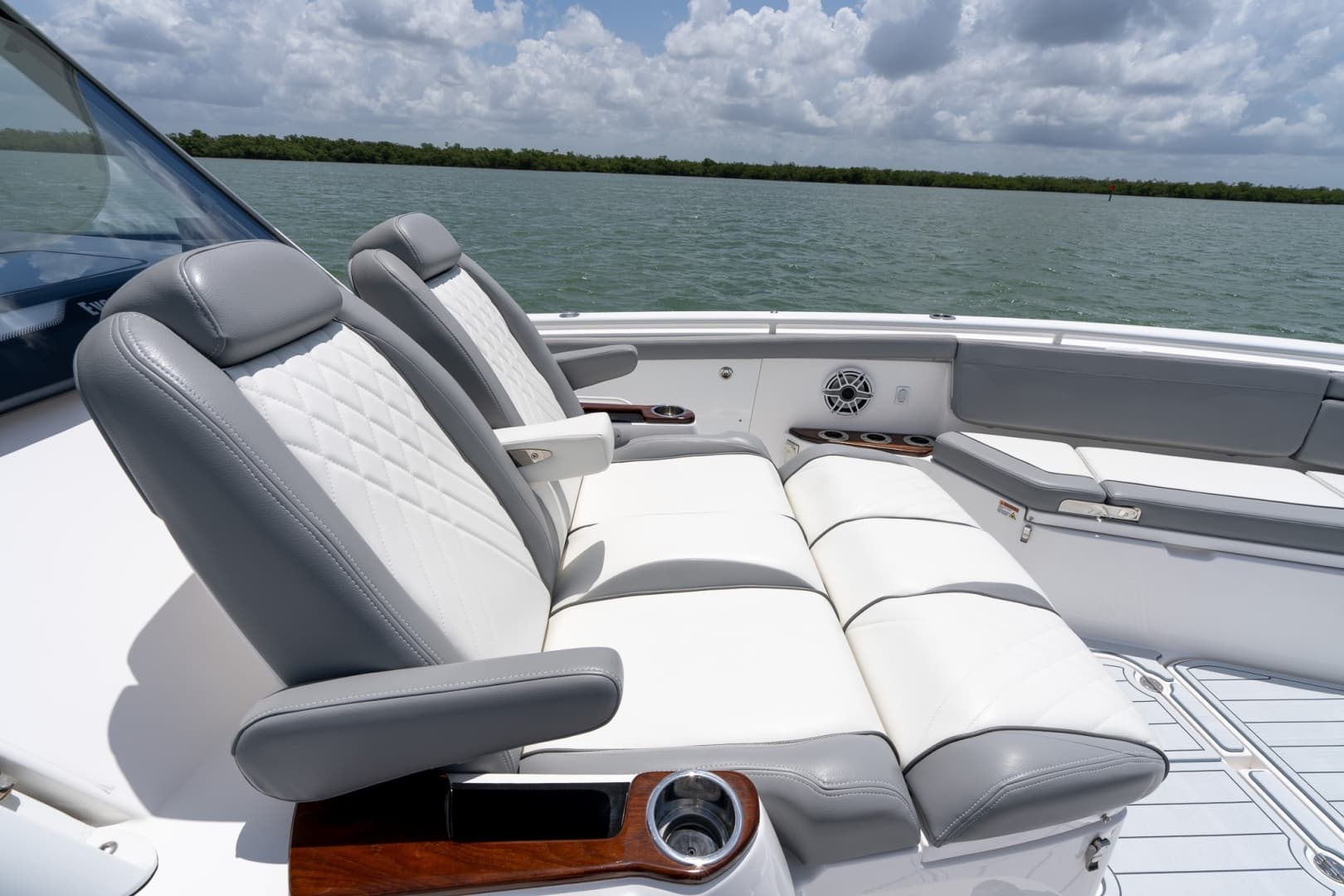 2023 Everglades 395 Center Console