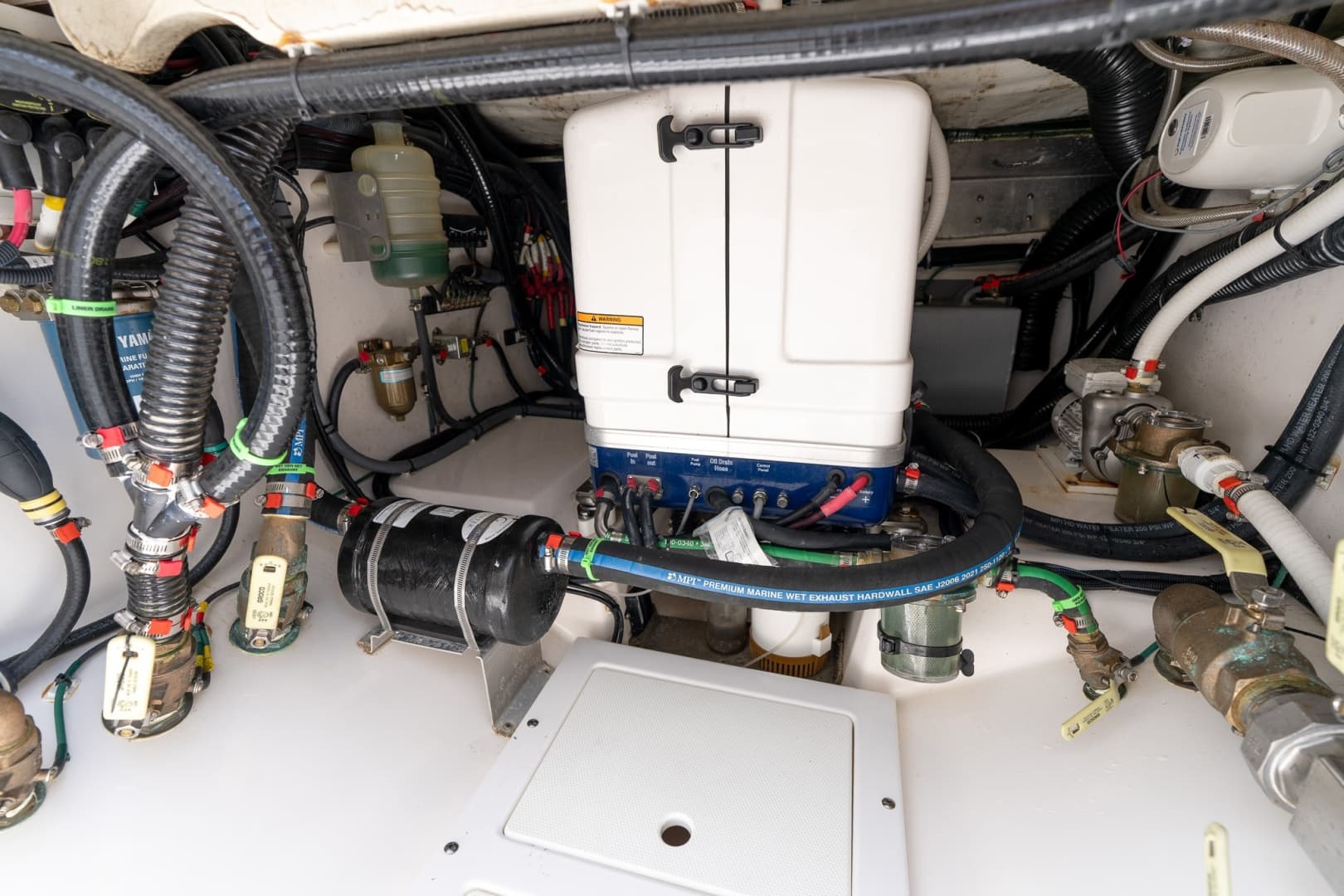 2023 Everglades 395 Center Console