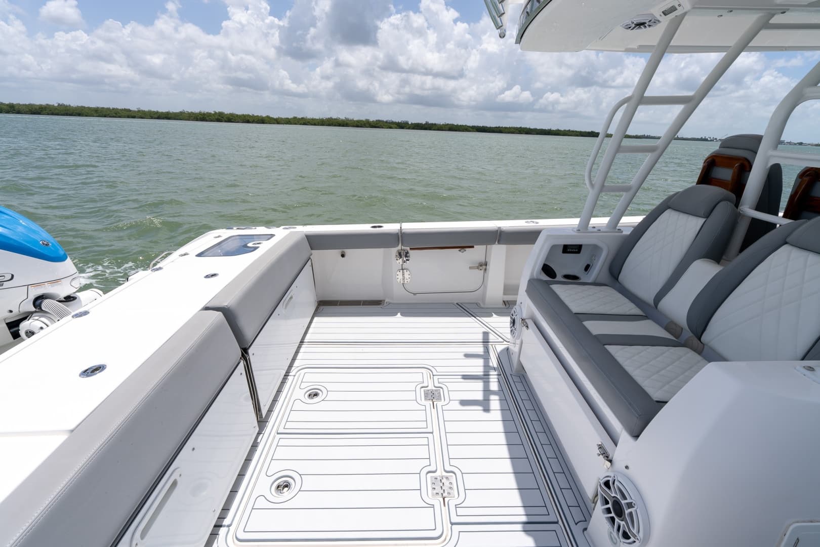2023 Everglades 395 Center Console