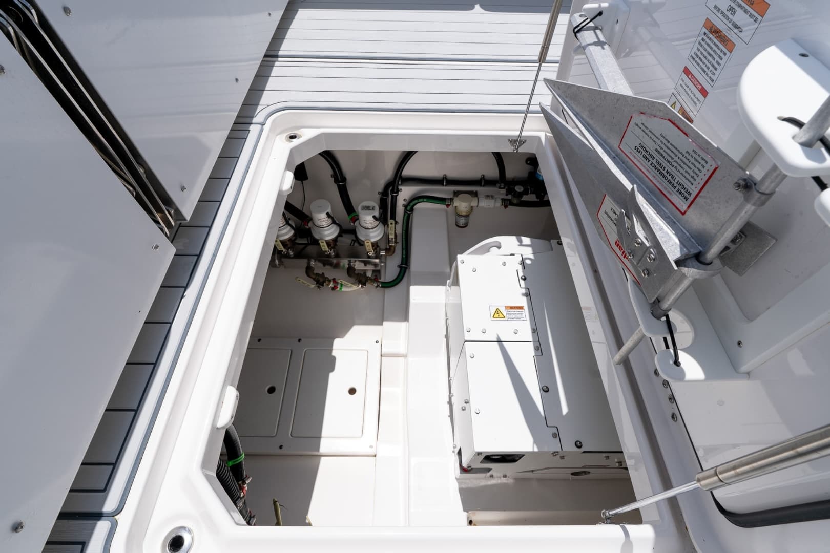 2023 Everglades 395 Center Console