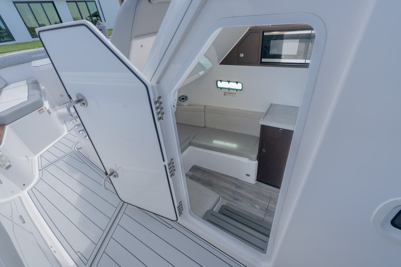 2023 Everglades 395 Center Console