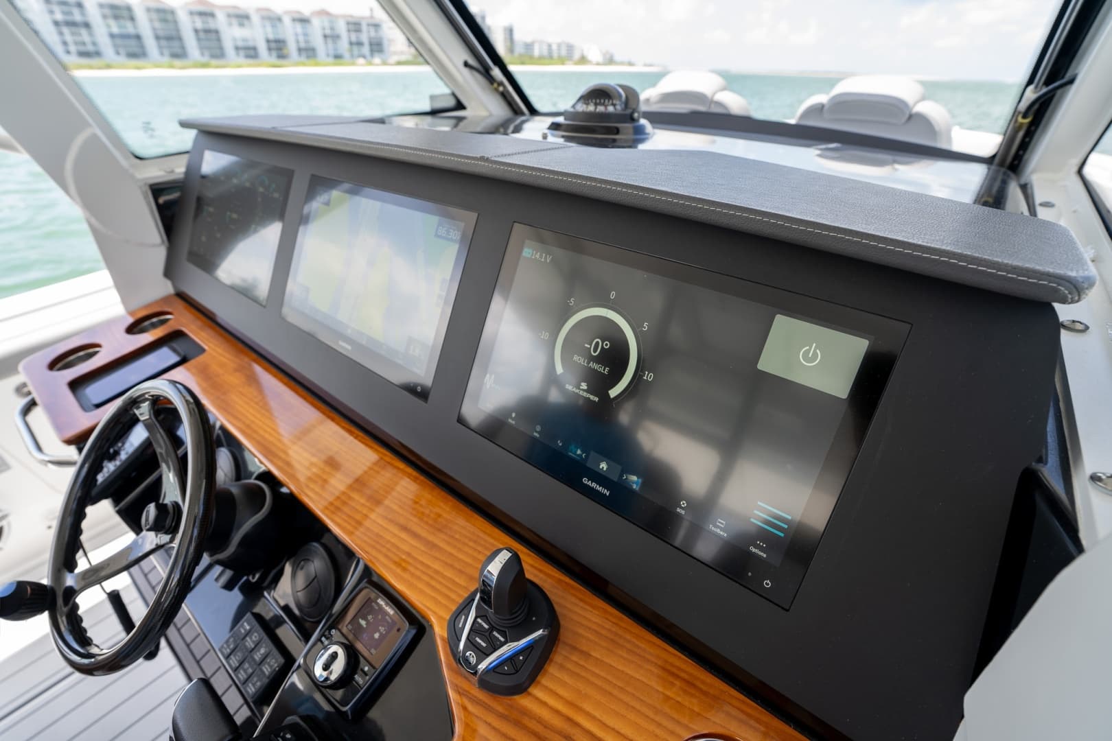 2023 Everglades 395 Center Console