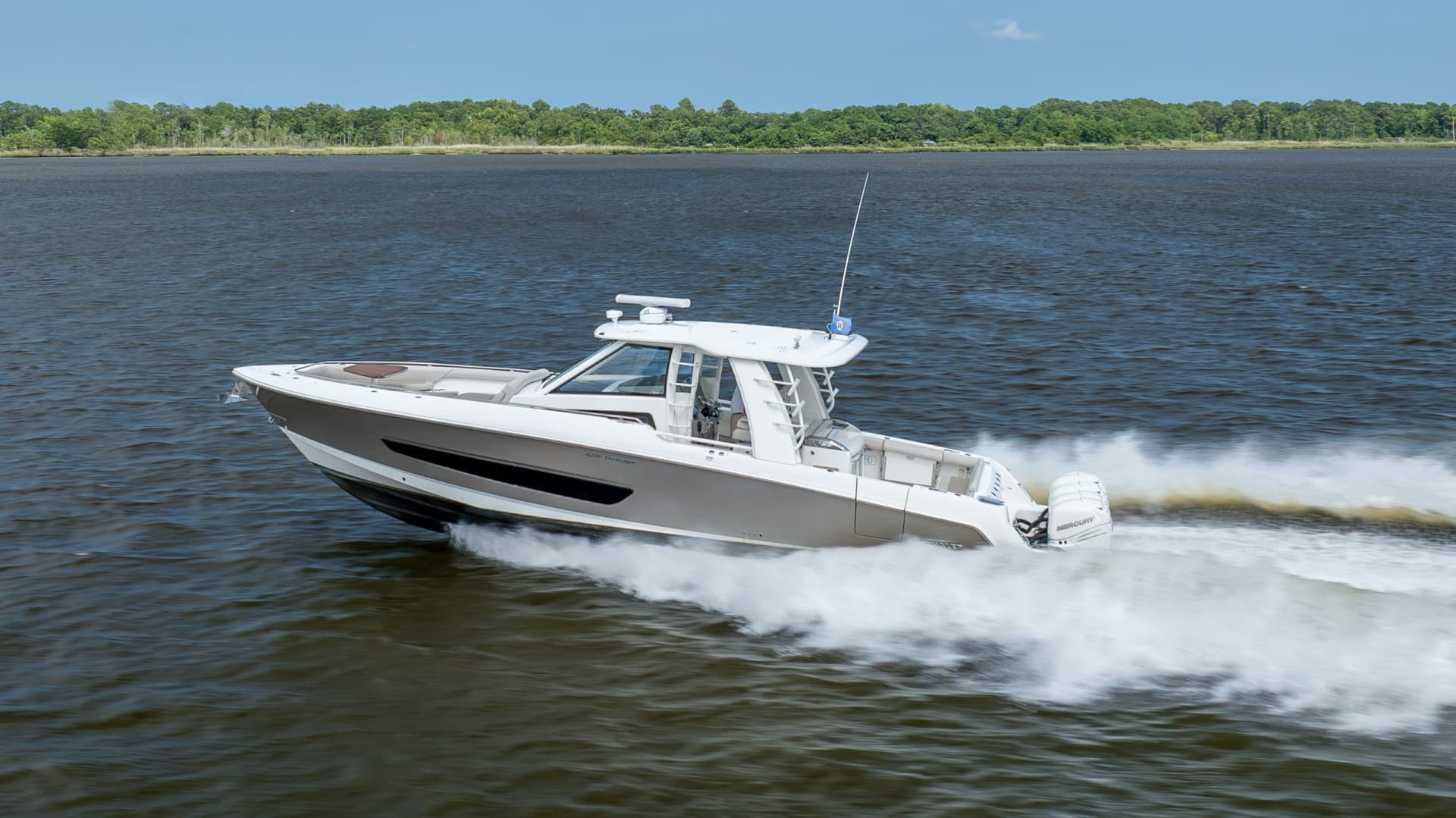 2017 Boston Whaler 420 Outrage
