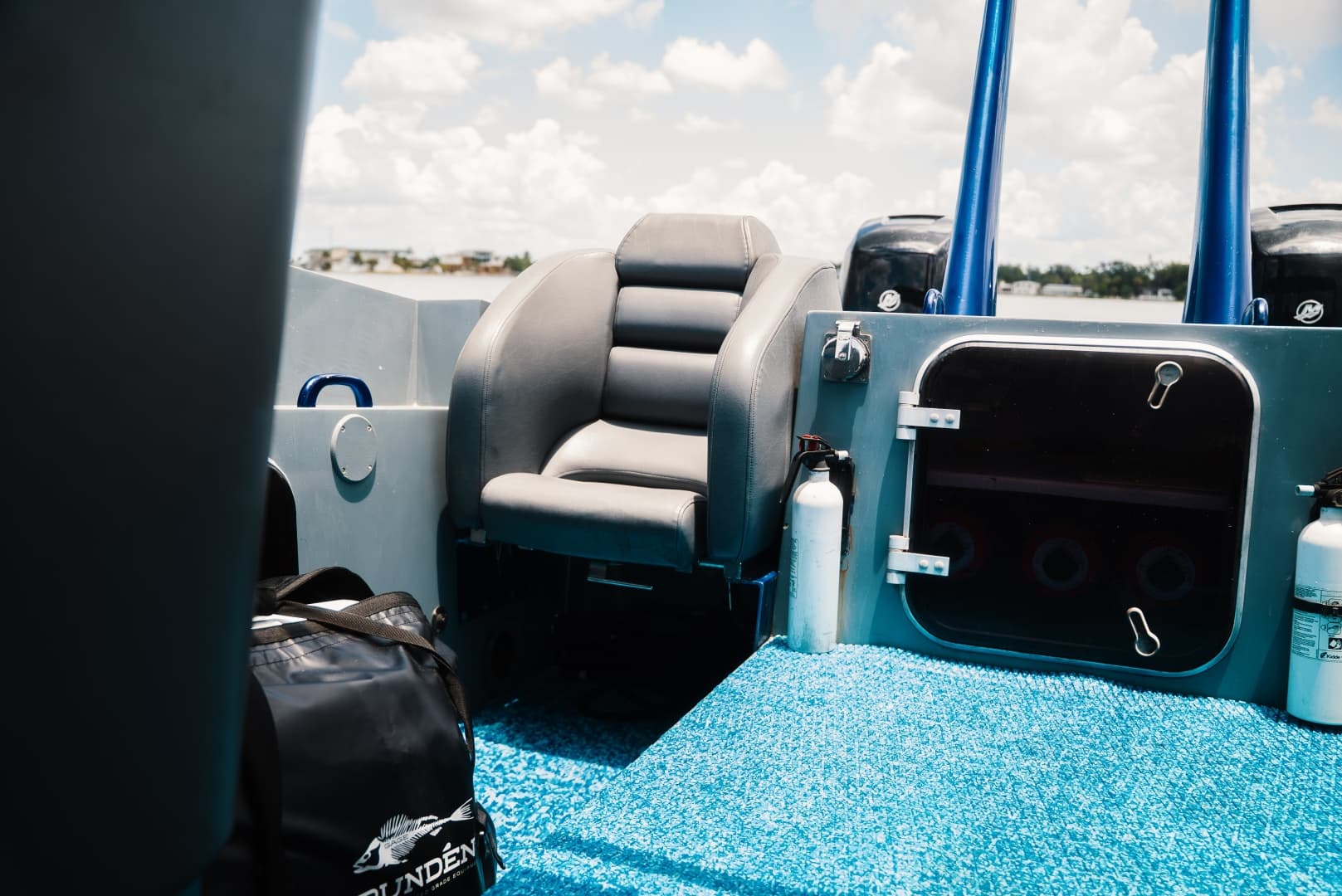 2002 Interceptor Nightcat 27