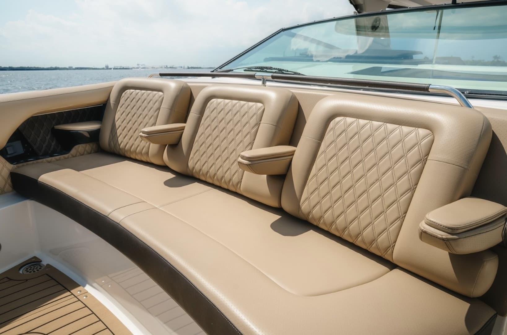 2021 Sea Ray SLX 400 Outboard