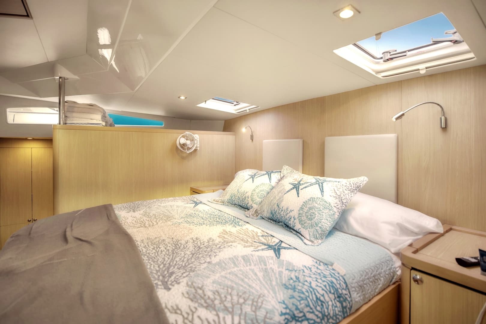 2021 Aquila 44 PowerCat