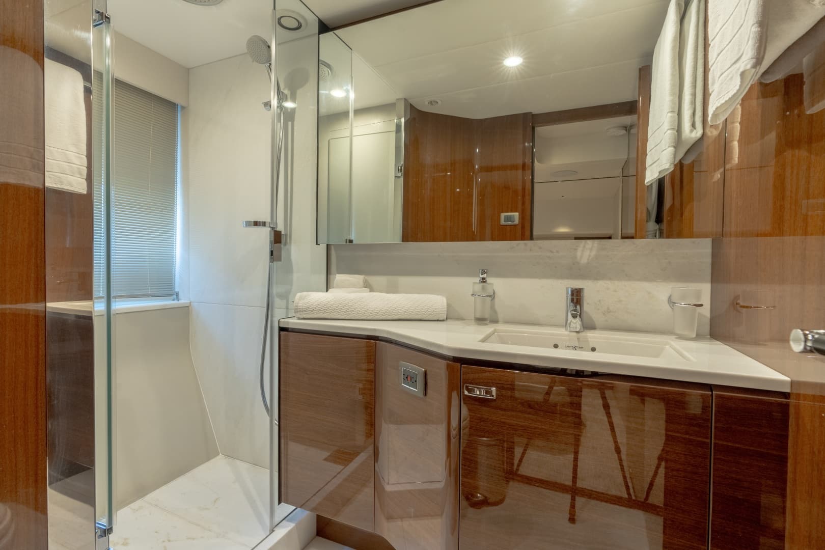 2019 Princess Y85