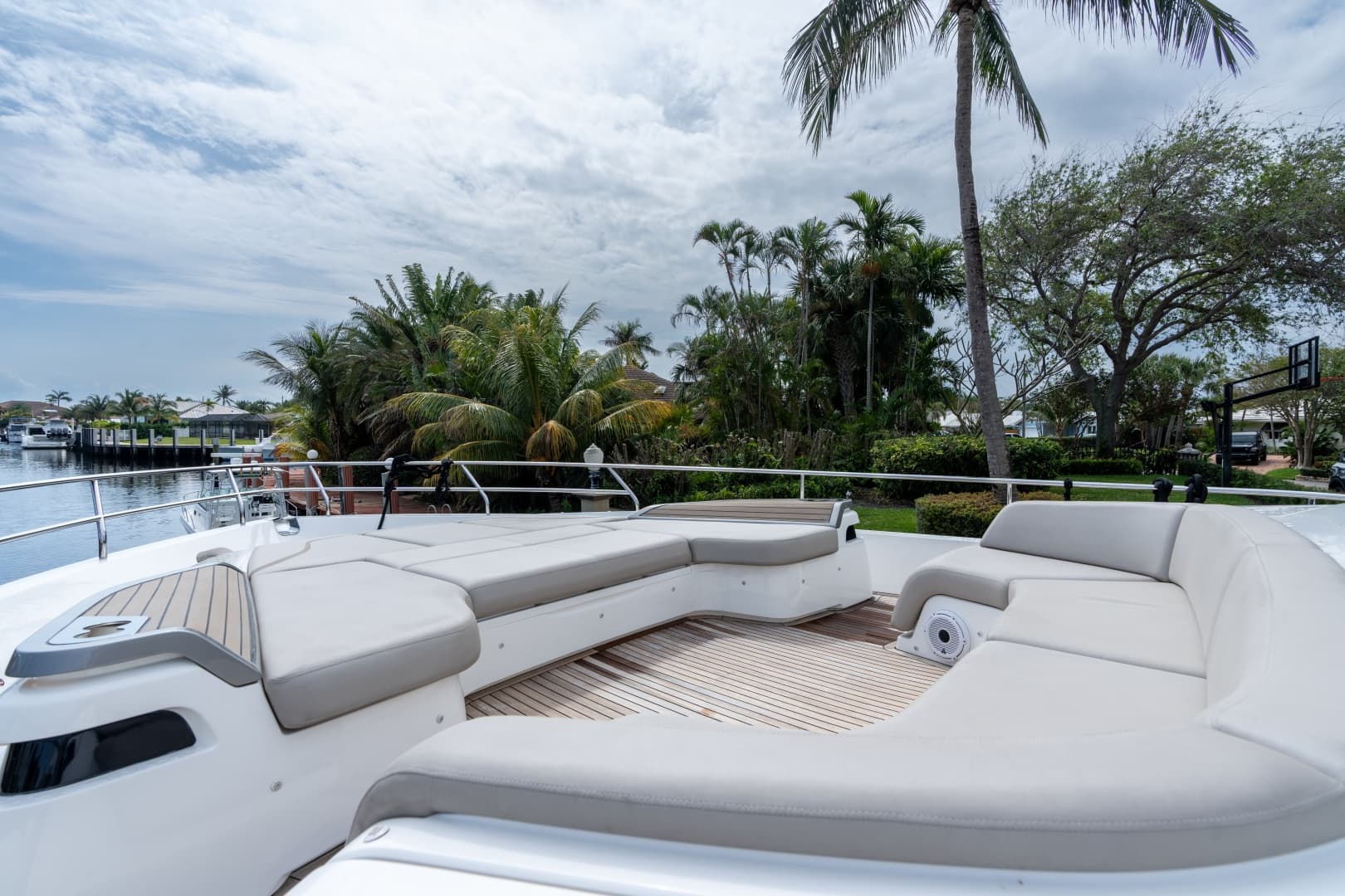 2019 Princess Y85