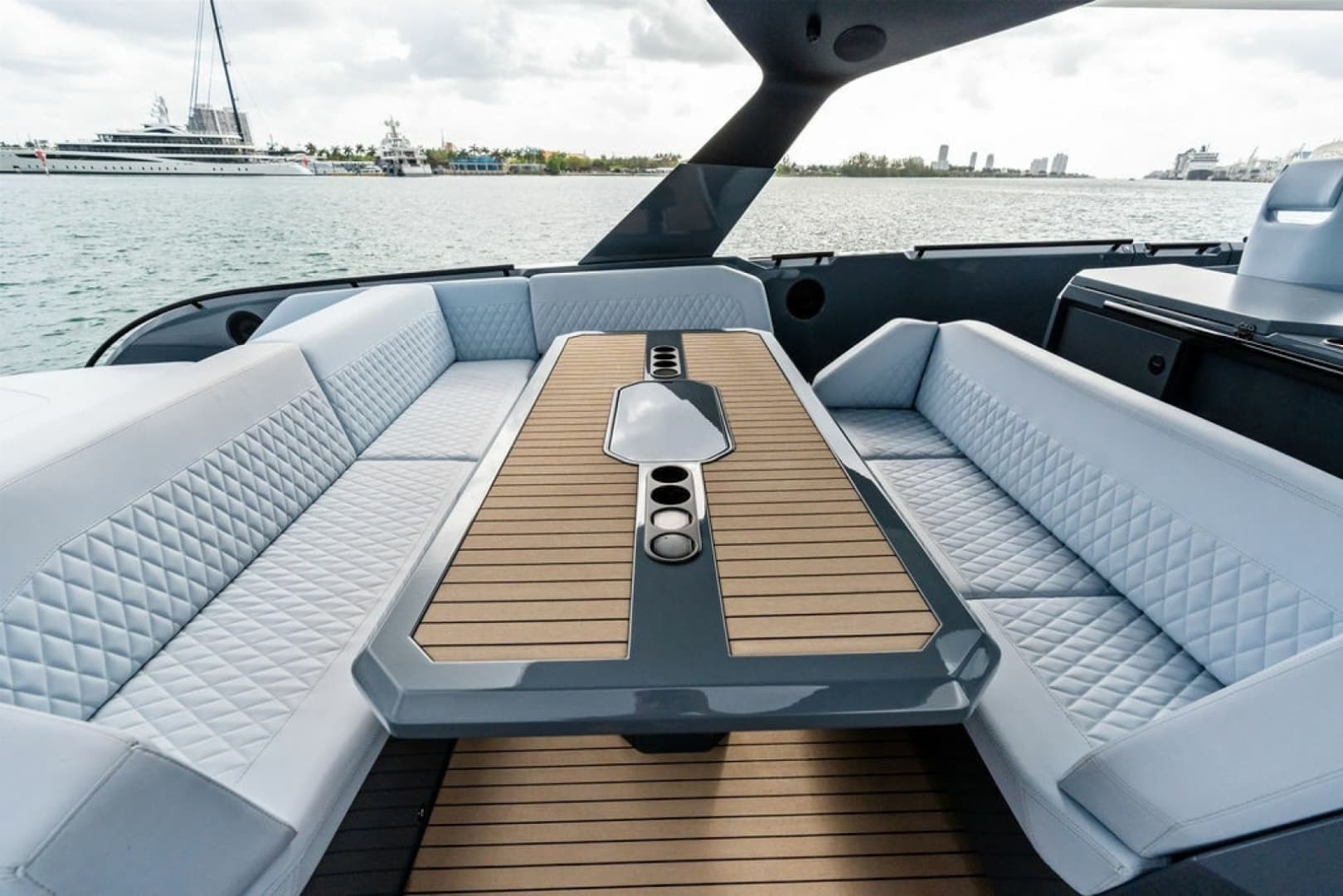 2024 Vanquish Yachts VQ55