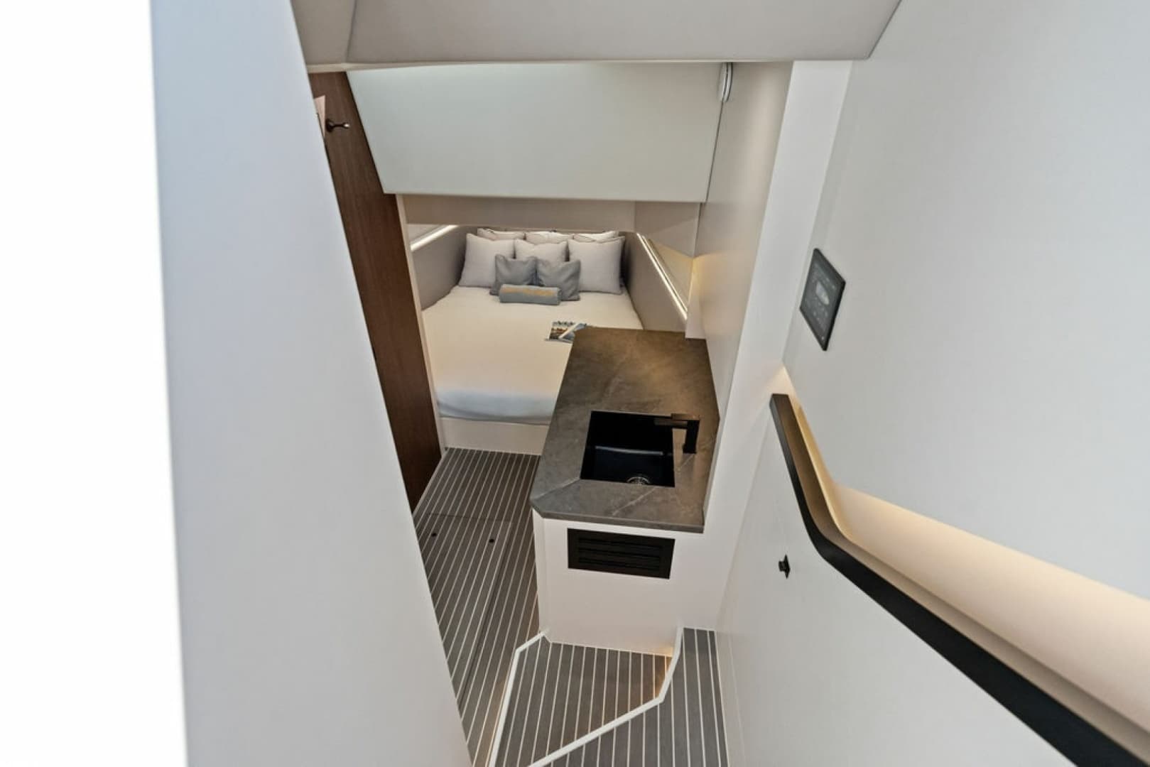 2024 Vanquish Yachts VQ55