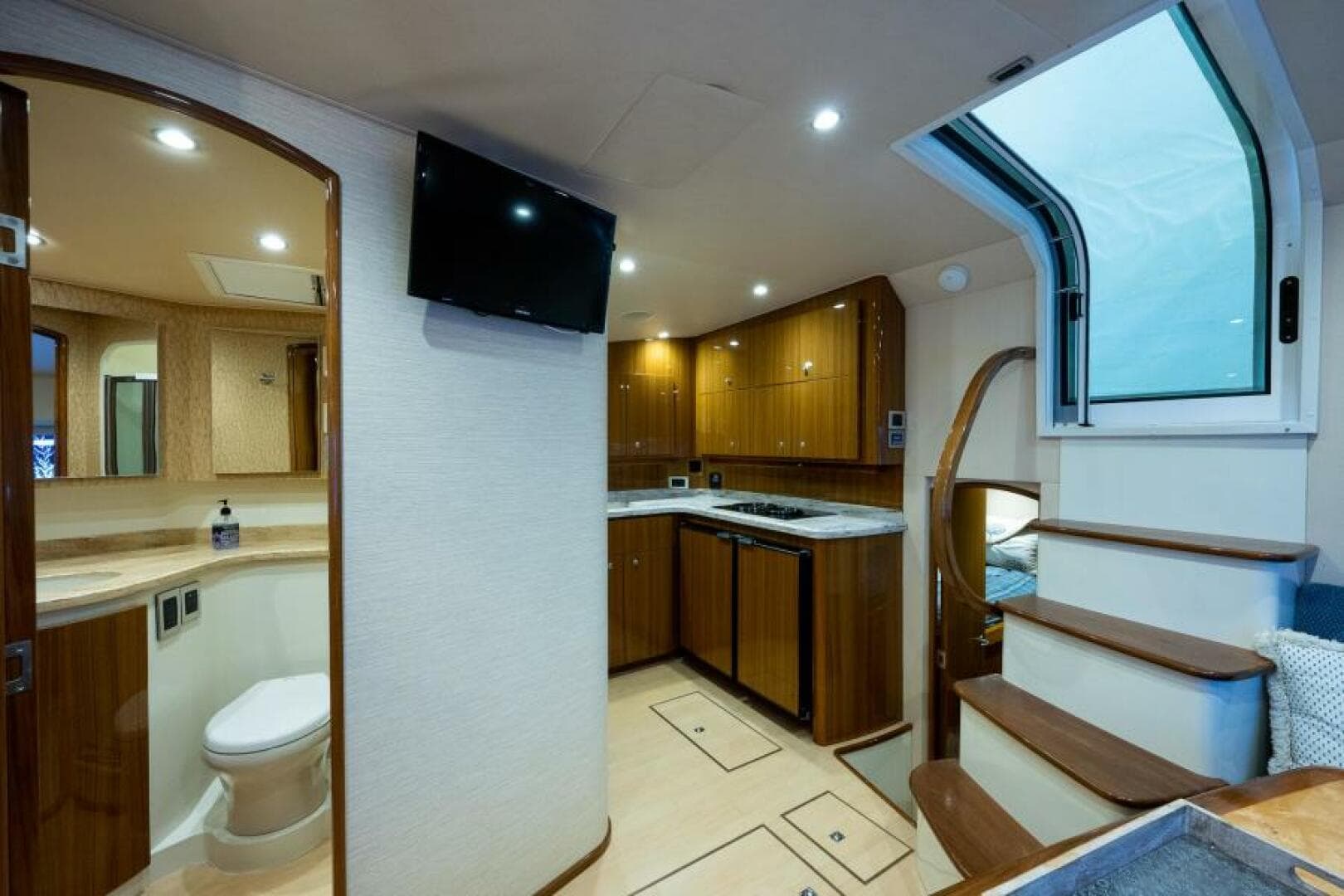 Viking 42 - Drop'Em - Salon