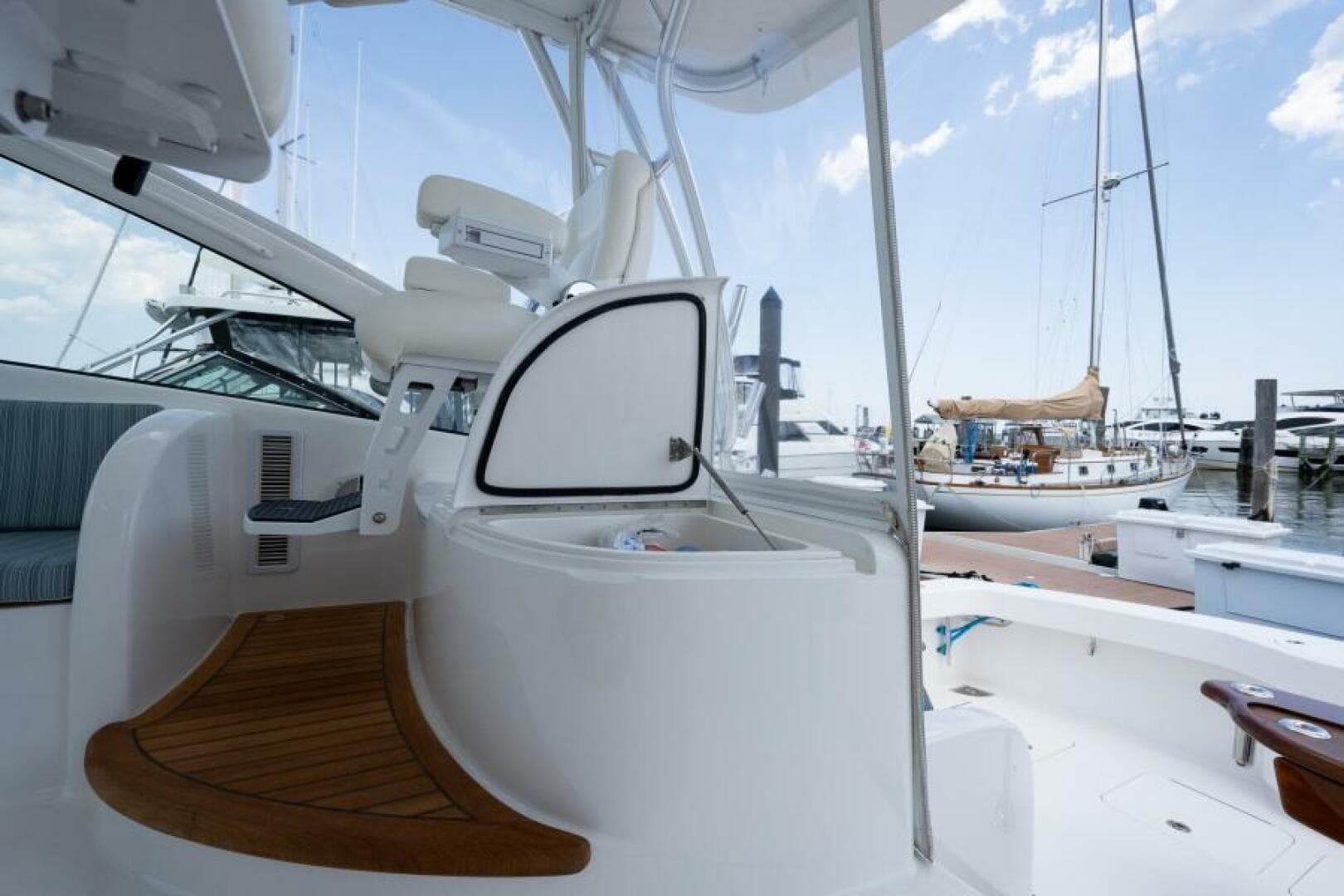Viking 42 - Drop'Em - Helm