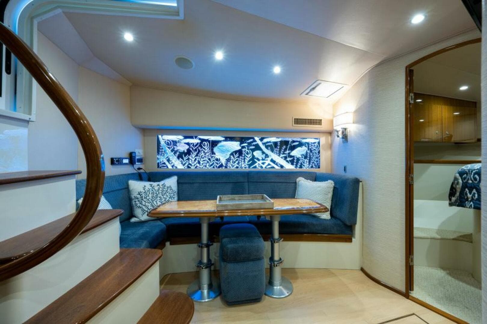 Viking 42 - Drop'Em - Salon
