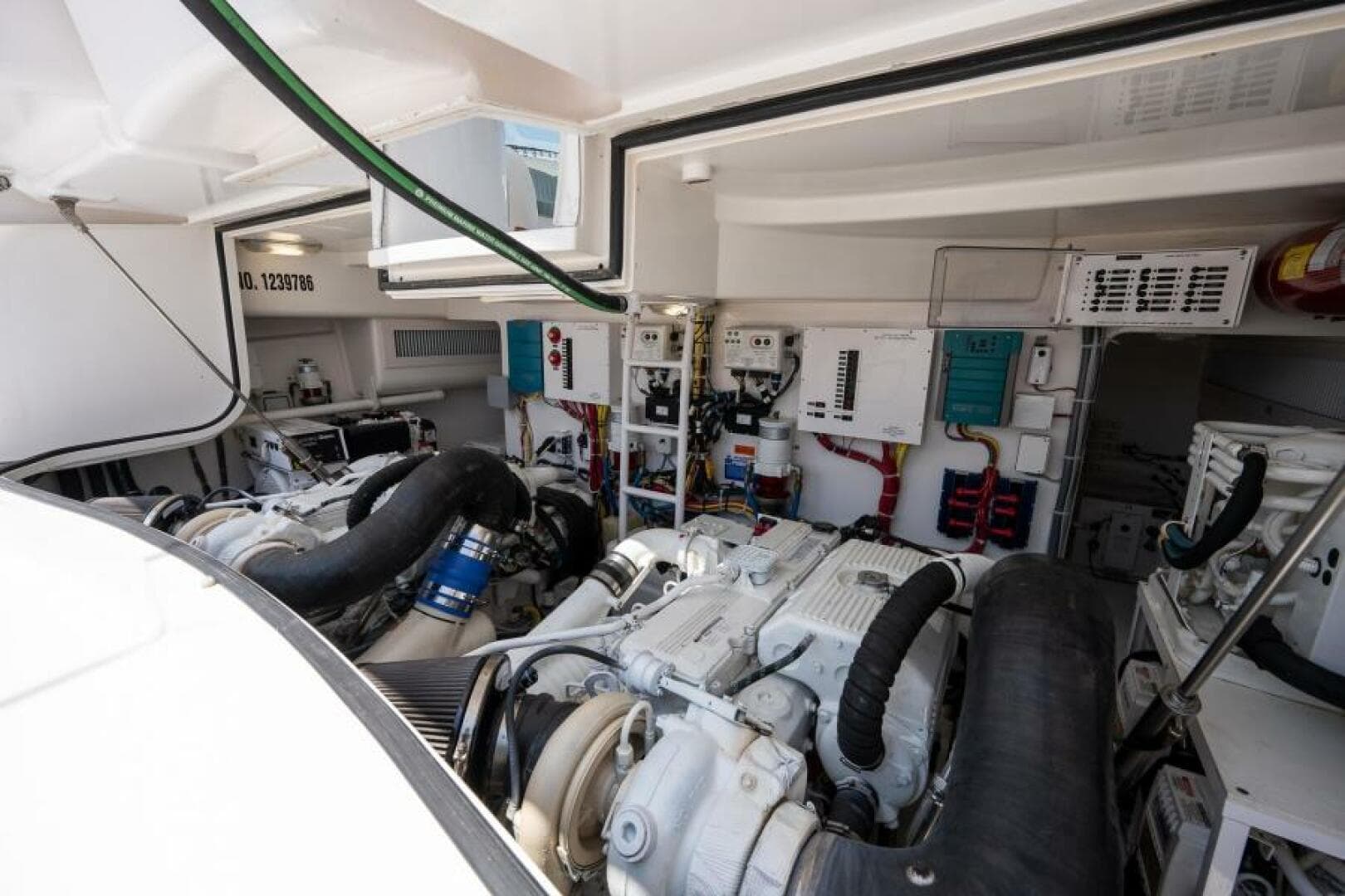 Viking 42 - Drop'Em - Engine