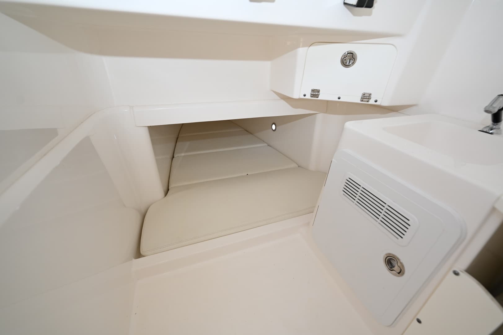 Console Berth
