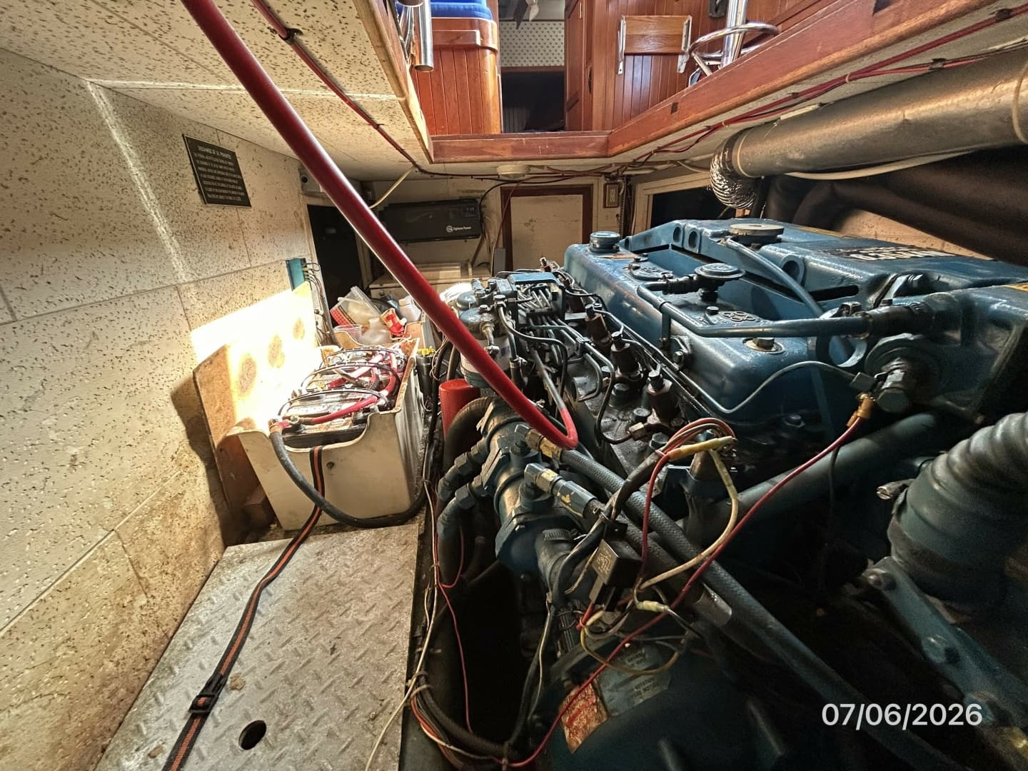 36' Monk engine room forward