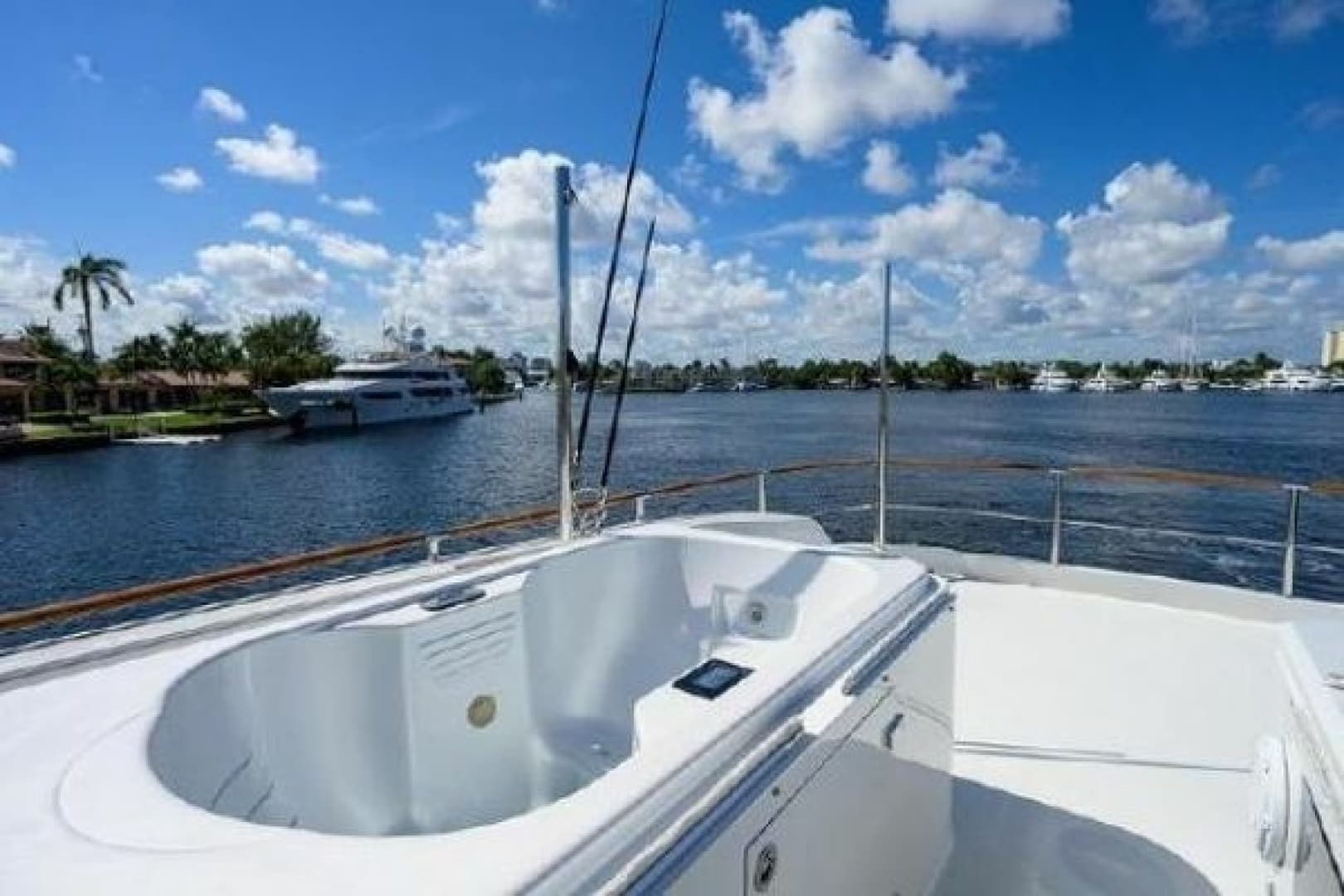 2012 Lazzara Yachts LSX 95 Flybridge