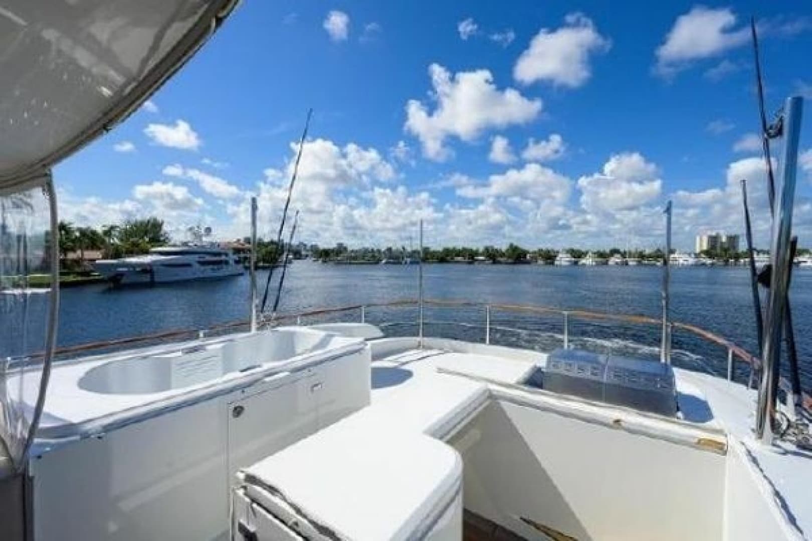 2012 Lazzara Yachts LSX 95 Flybridge