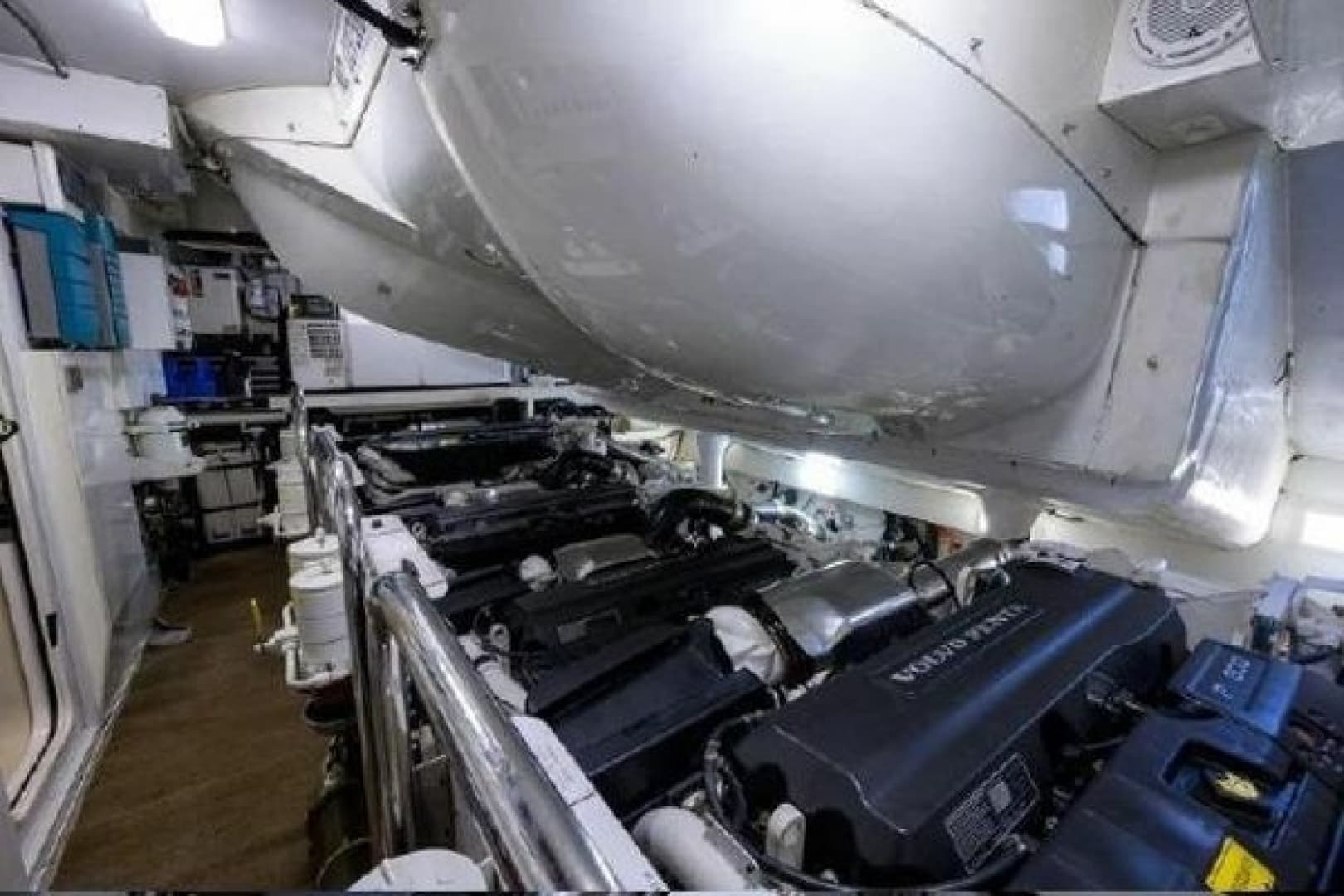 2012 Lazzara Yachts LSX 95 Flybridge