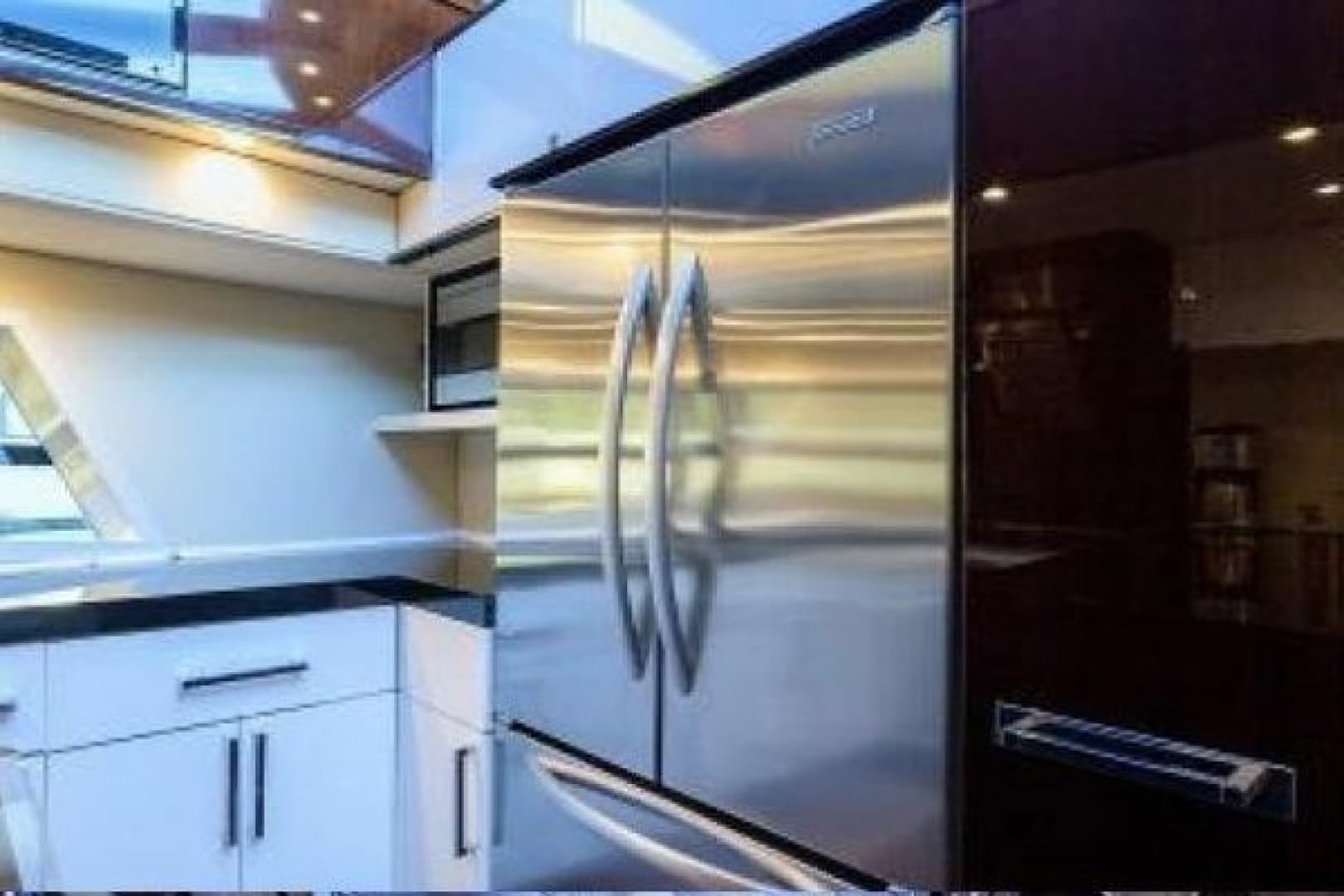 2012 Lazzara Yachts LSX 95 Flybridge