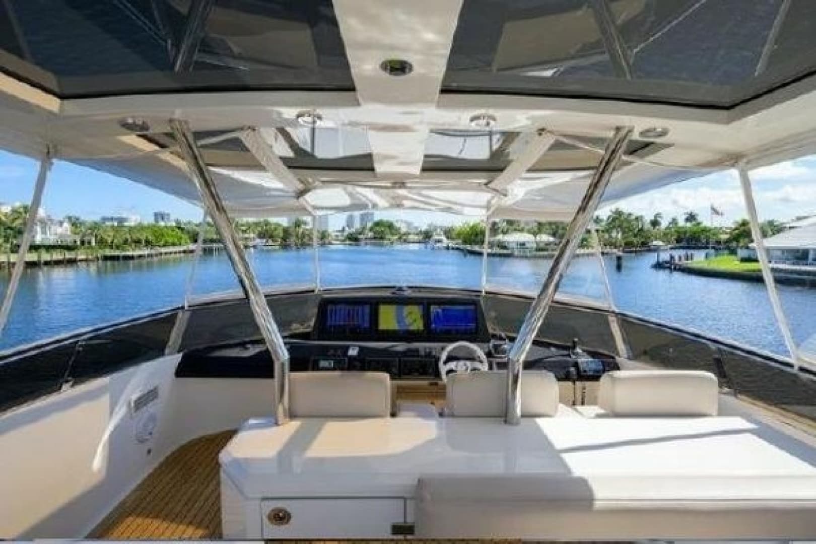 2012 Lazzara Yachts LSX 95 Flybridge