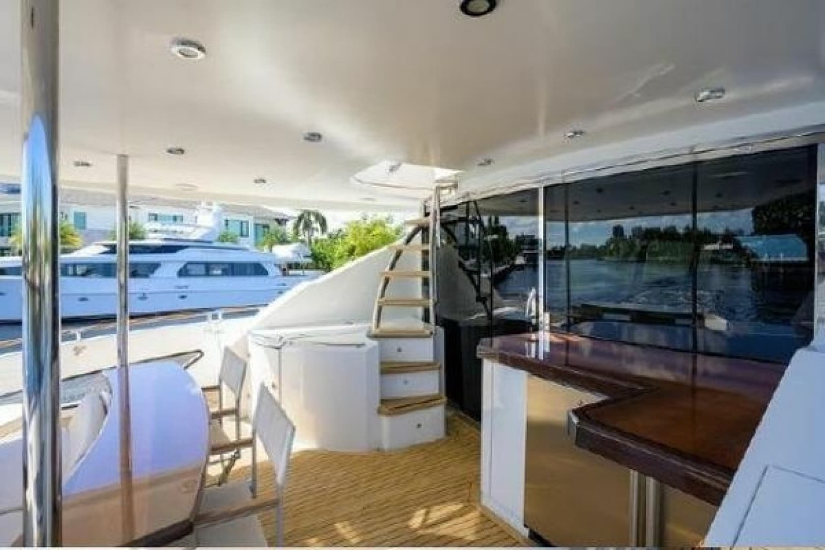2012 Lazzara Yachts LSX 95 Flybridge
