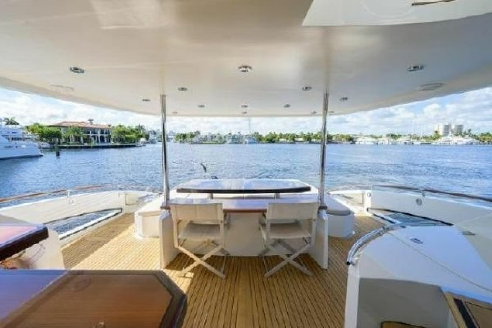 2012 Lazzara Yachts LSX 95 Flybridge