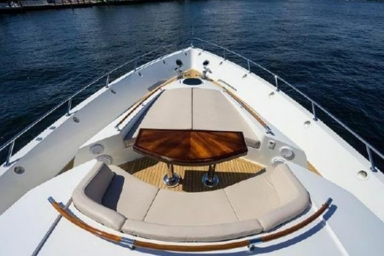 2012 Lazzara Yachts LSX 95 Flybridge