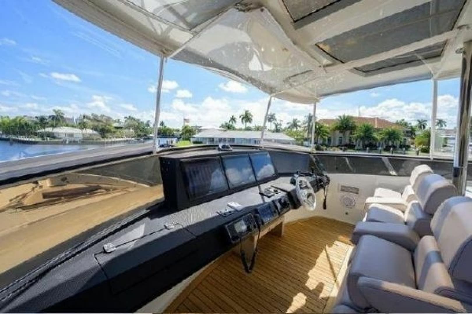 2012 Lazzara Yachts LSX 95 Flybridge