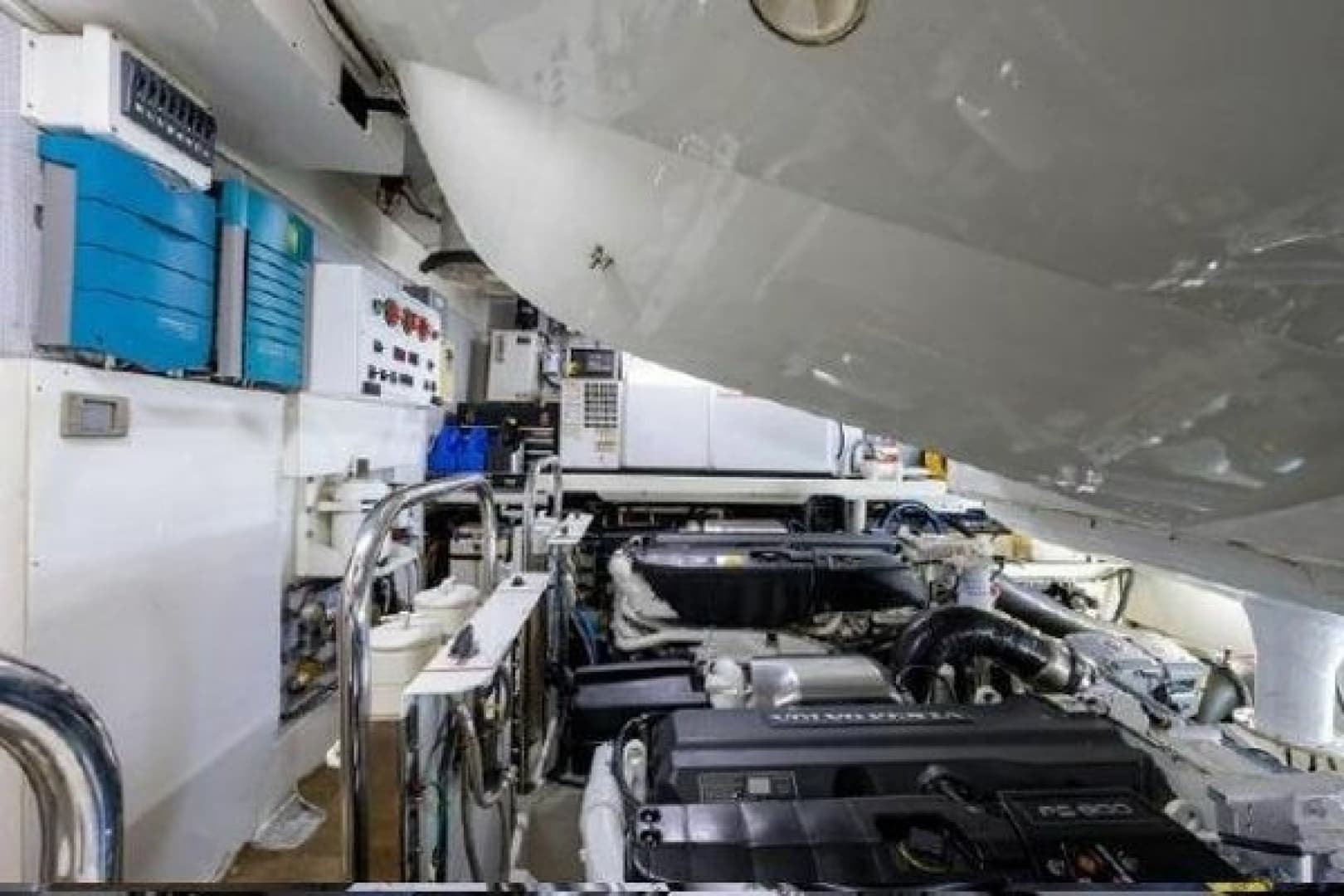 2012 Lazzara Yachts LSX 95 Flybridge