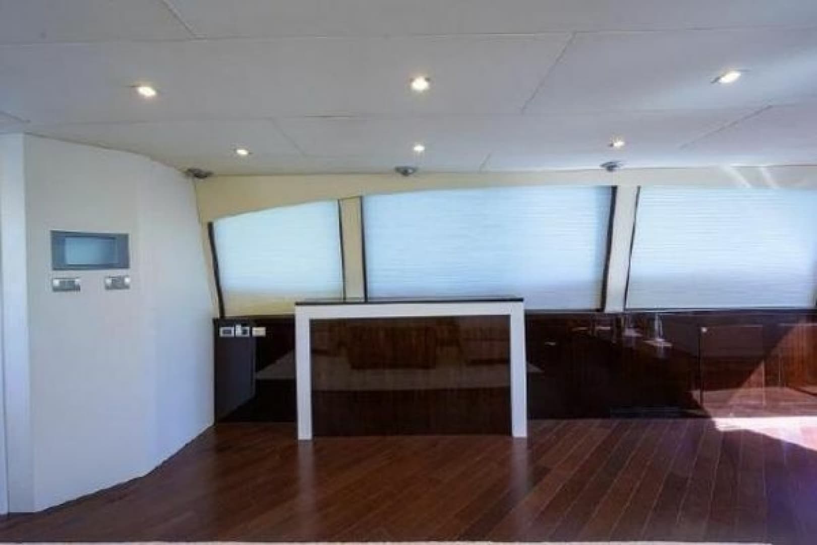 2012 Lazzara Yachts LSX 95 Flybridge