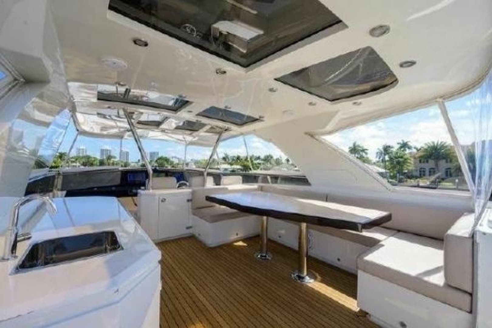 2012 Lazzara Yachts LSX 95 Flybridge