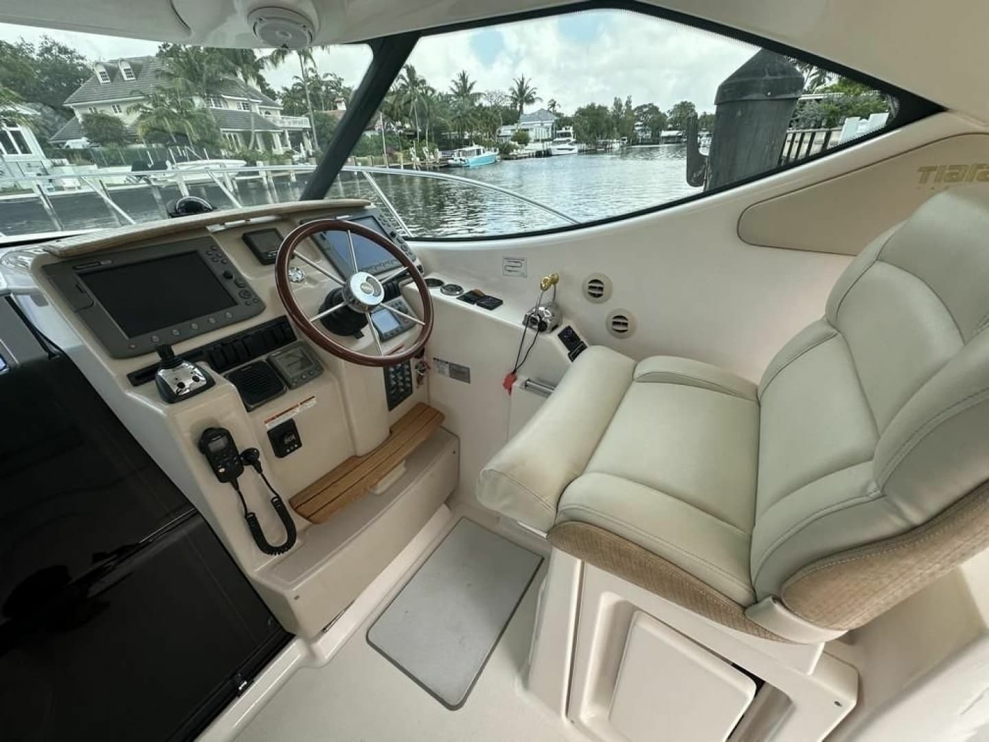 2008 Tiara Yachts 3500 Sovran