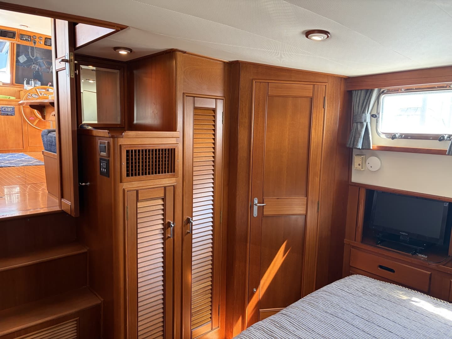 2001 Grand Banks 