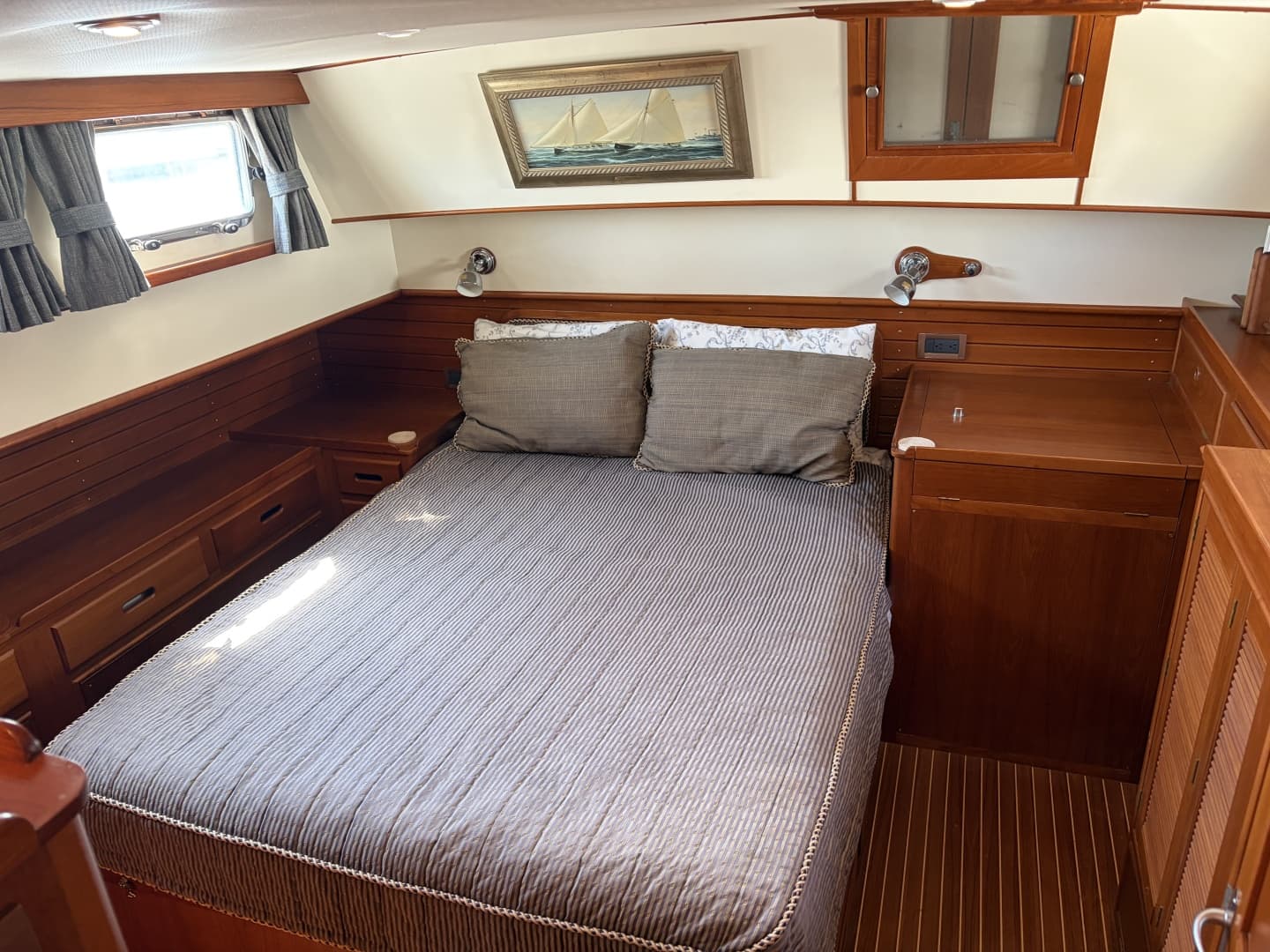 2001 Grand Banks 