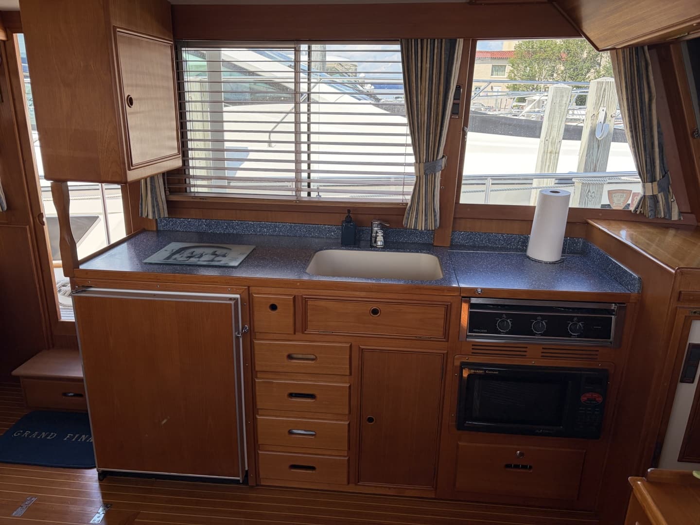 2001 Grand Banks 