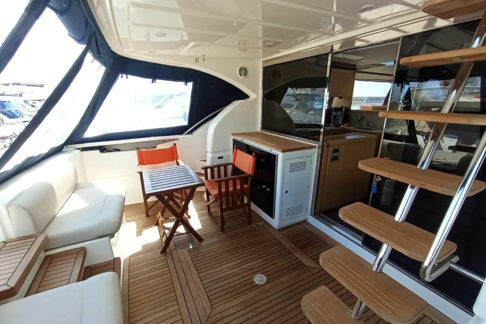 2010 Ferretti Yachts 560