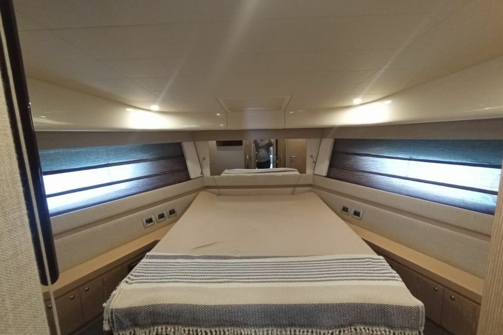 2010 Ferretti Yachts 560