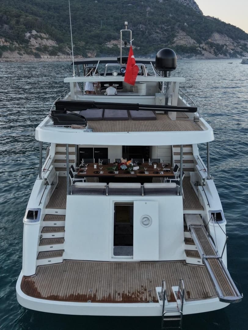 2007 Custom 85 Motor Yacht