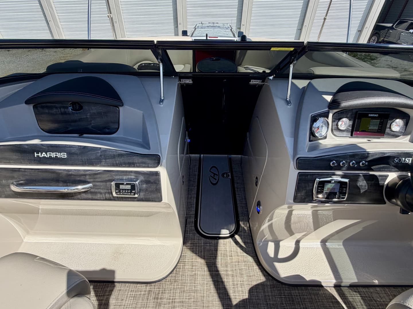 2019 Harris Solstice DC 230 SLDH Tritoon
