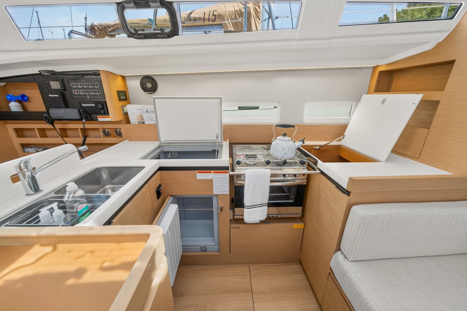 2021 Jeanneau SO 410