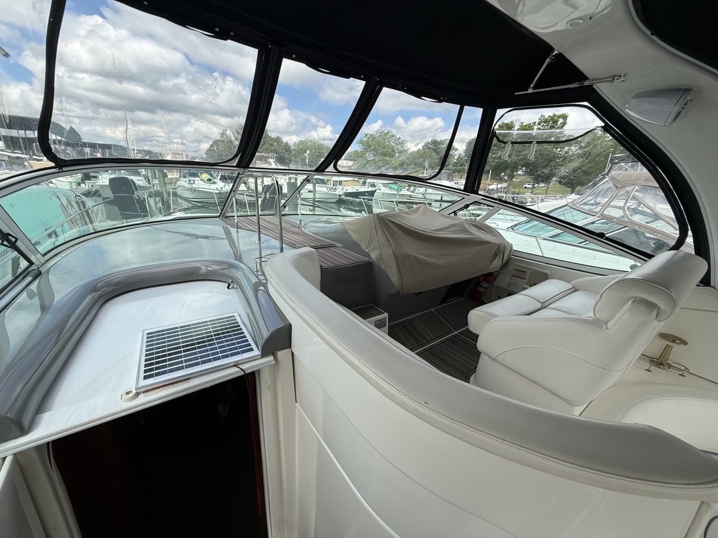 2006 Cruisers Yachts 370 Express