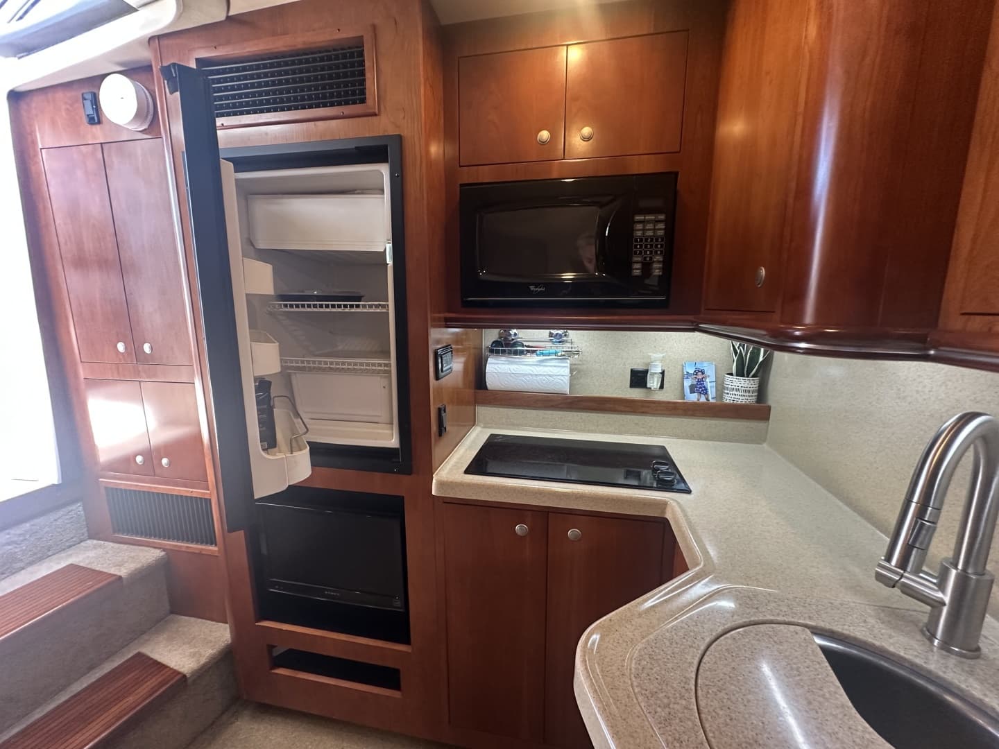 2006 Cruisers Yachts 370 Express