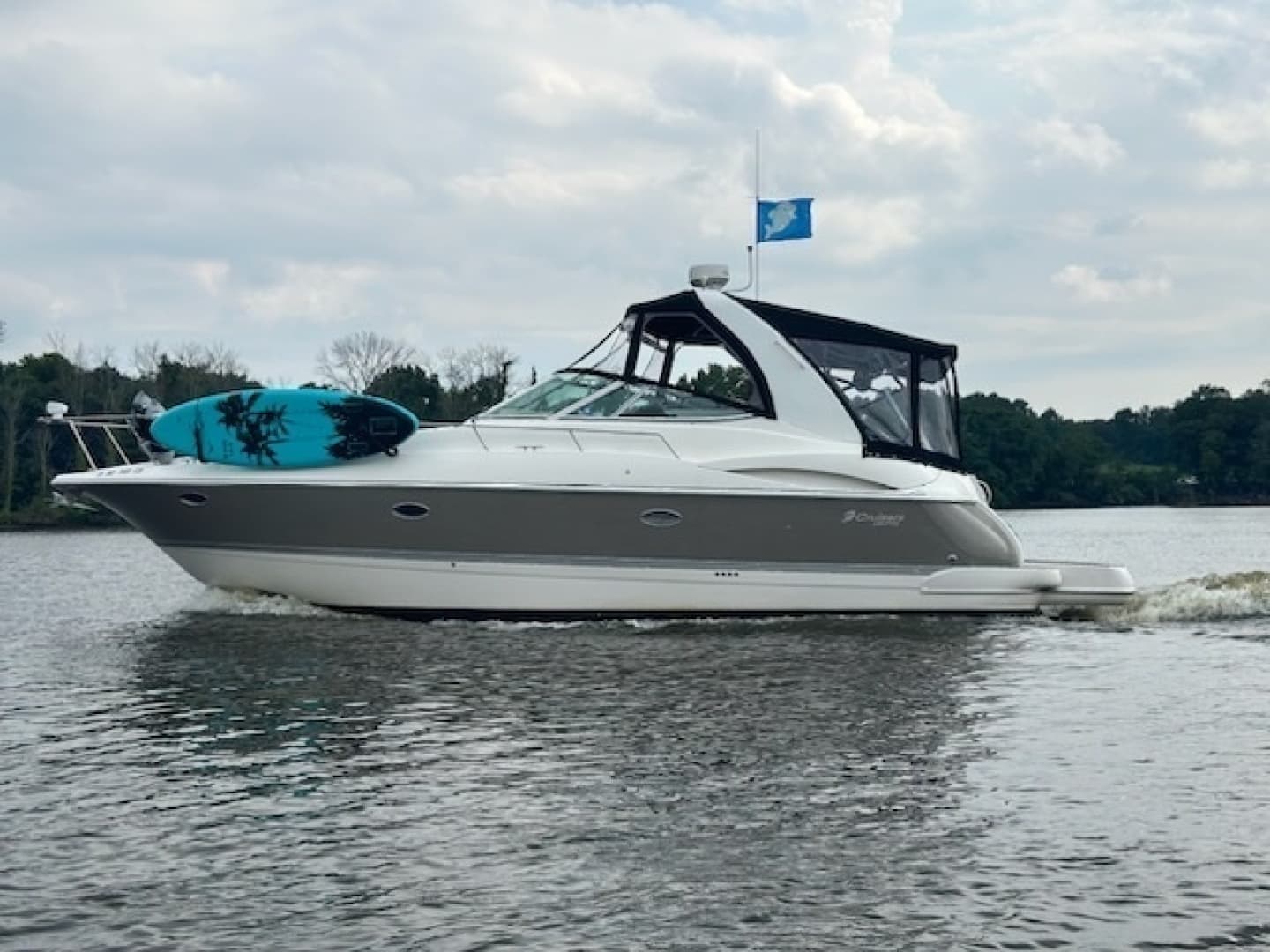 2006 Cruisers Yachts 370 Express