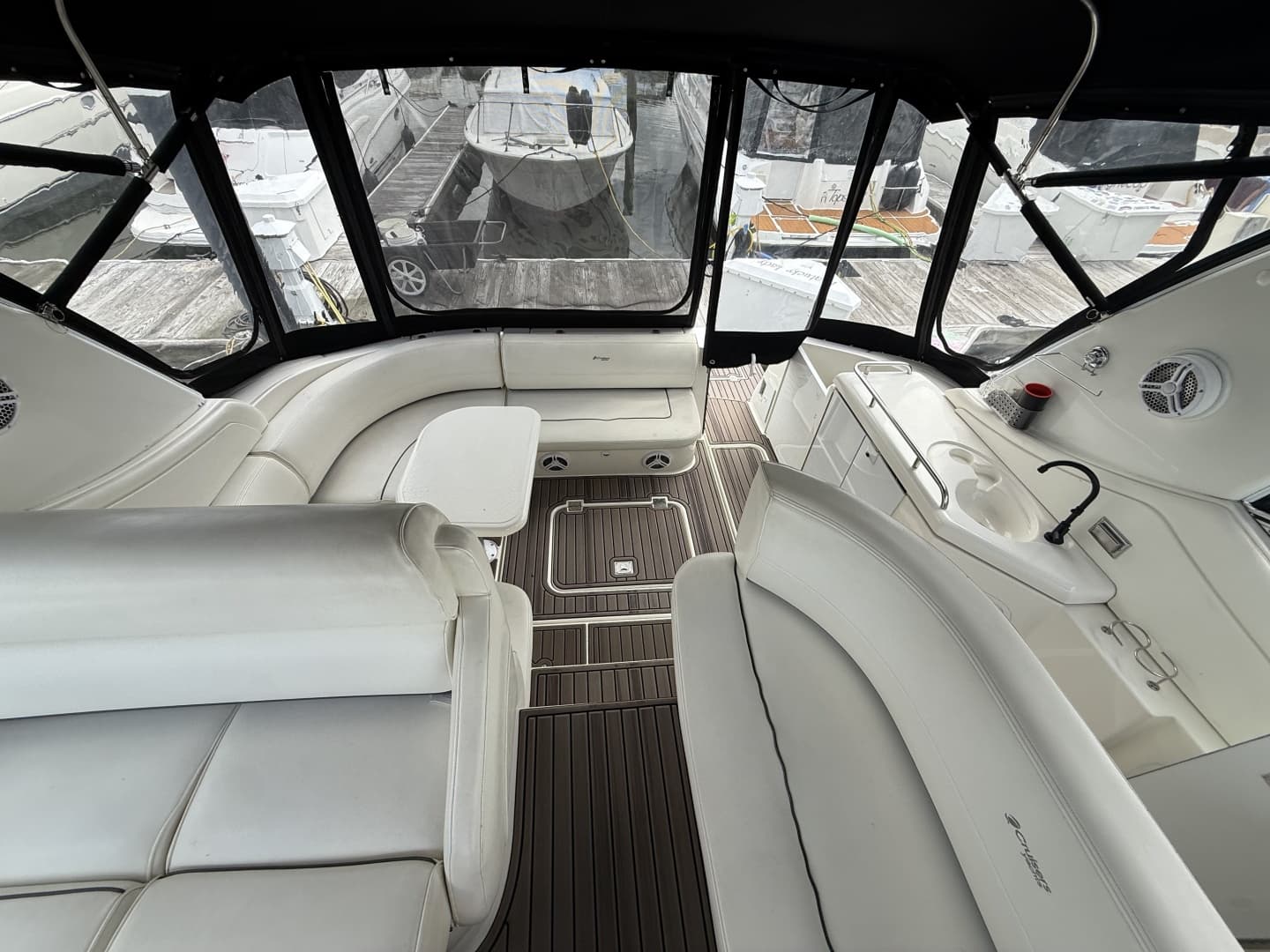2006 Cruisers Yachts 370 Express