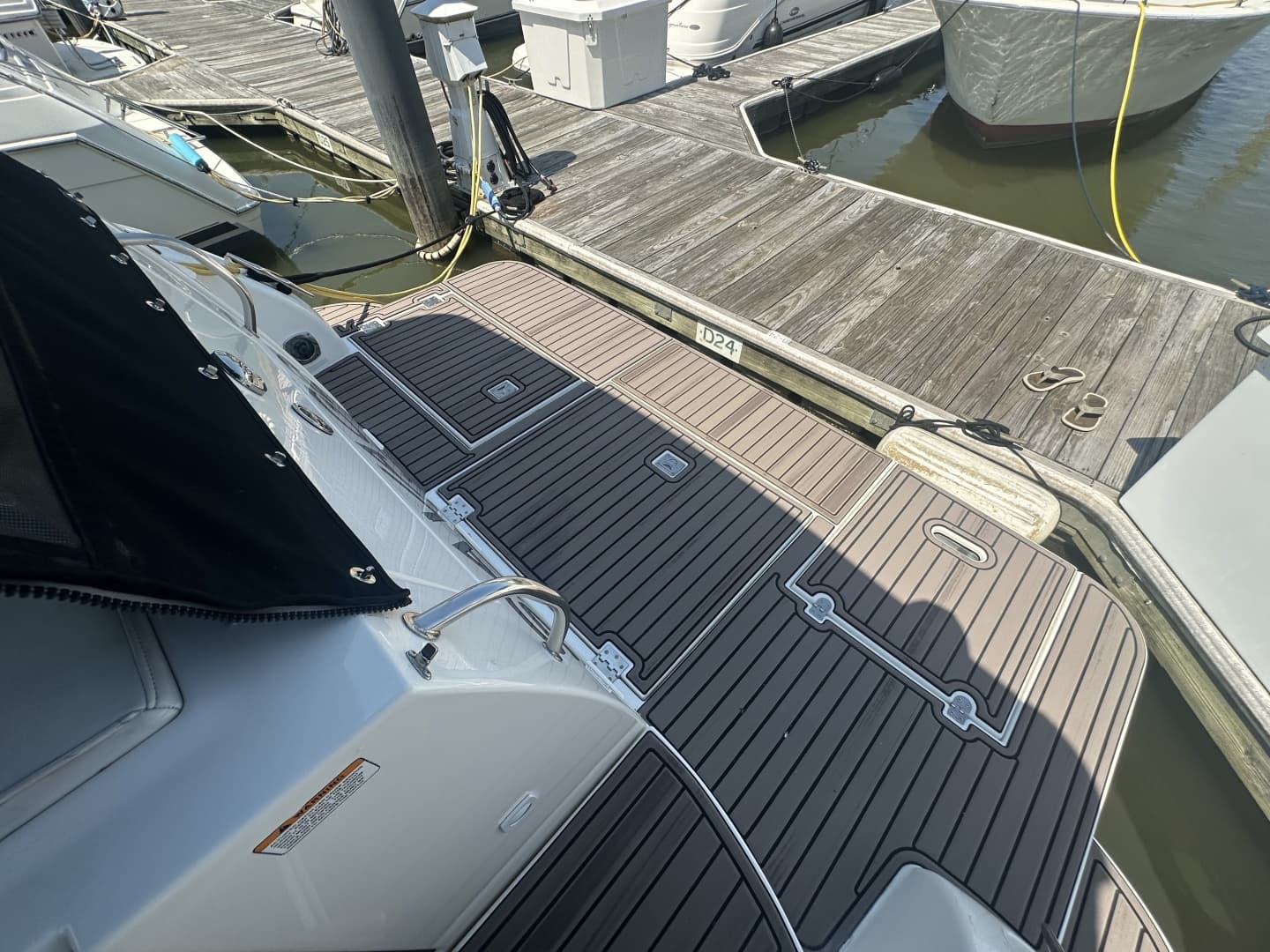 2006 Cruisers Yachts 370 Express
