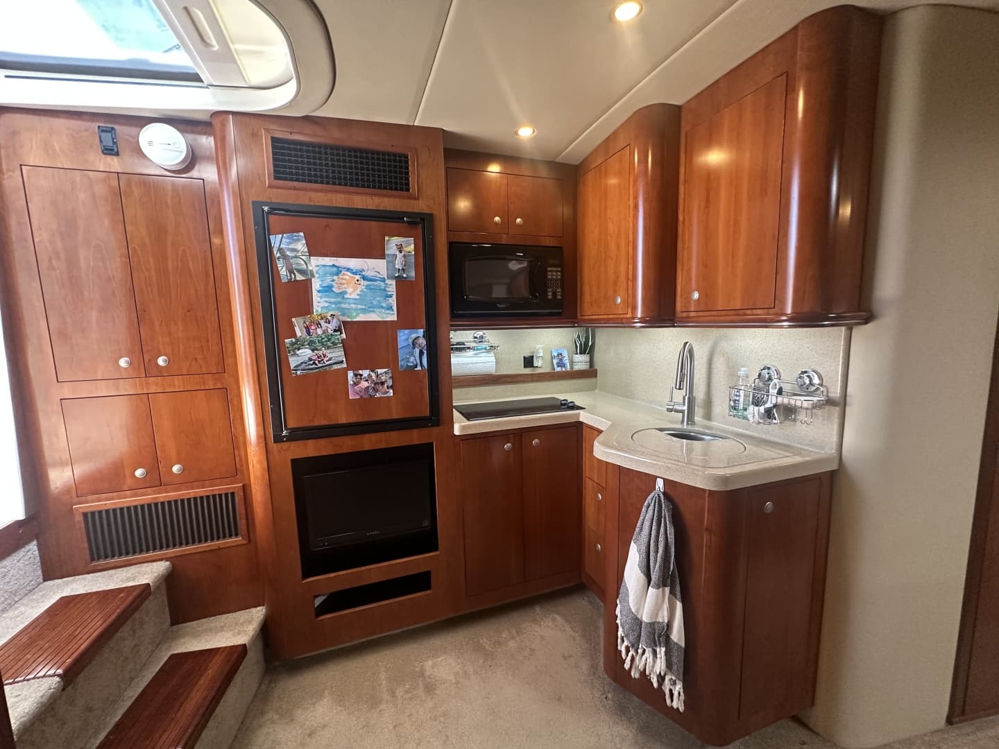 2006 Cruisers Yachts 370 Express